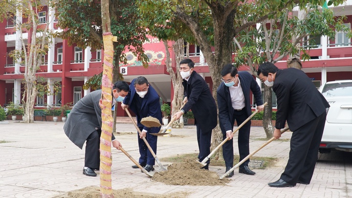 Ngành Giáo dục Nghệ An phát động Tết trồng cây "Đời đời nhớ ơn Bác Hồ"