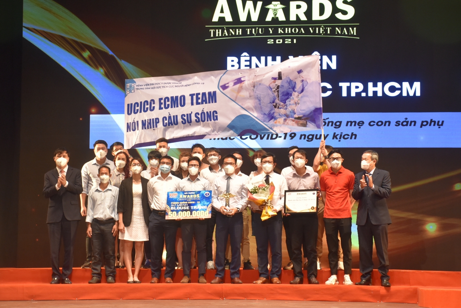 Giải thưởng Thành tựu Y khoa Việt Nam năm 2021 vinh danh hai trường đại học Thành phố Hồ Chí Minh - Ảnh minh hoạ 3