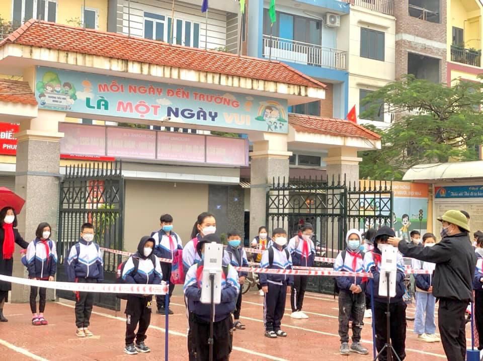 Học sinh Hà Nội hứng khởi trong buổi học đầu tiên sau dịch - Ảnh minh hoạ 6