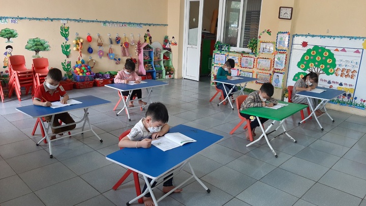Trẻ mẫu giáo và học sinh tiểu học Hưng Yên hân hoan trở lại trường