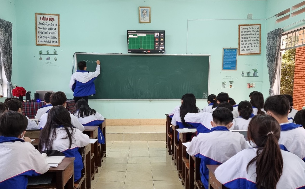 Gia Lai: Linh hoạt hình thức giảng dạy, hỗ trợ thiết bị dạy trực tuyến - Ảnh minh hoạ 3
