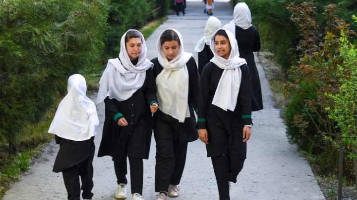 Afghanistan: Nữ sinh ra về chỉ vài tiếng sau khi đến trường