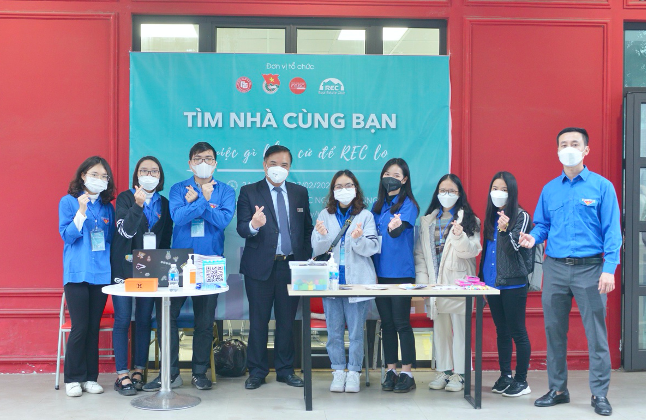 Sinh viên Trường ĐH Ngoại thương học trực tiếp trong bối cảnh “bình thường mới” - Ảnh minh hoạ 2