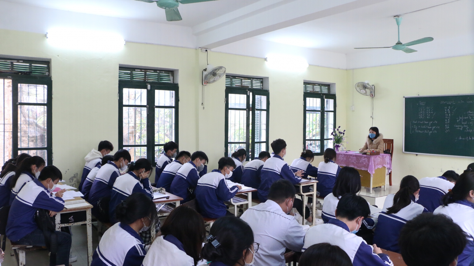 Nam Định: Thí sinh thi vào lớp 10 năm 2022 với ba môn Toán, Ngữ văn và Ngoại ngữ - Ảnh minh hoạ 2