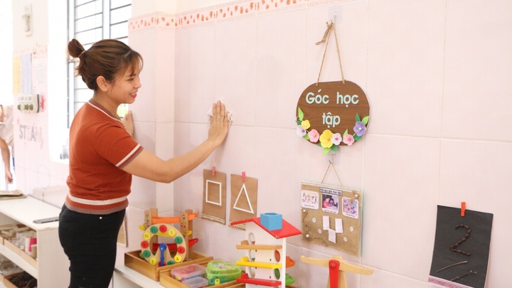 Hà Nội: Trường mầm non tất bật dọn dẹp sẵn sàng cho "ngày hội đón trẻ"