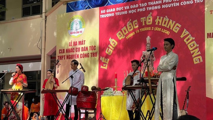 TPHCM: Trường THPT Nguyễn Công Trứ tổ chức dâng hương nhân dịp Giỗ Tổ Hùng Vương