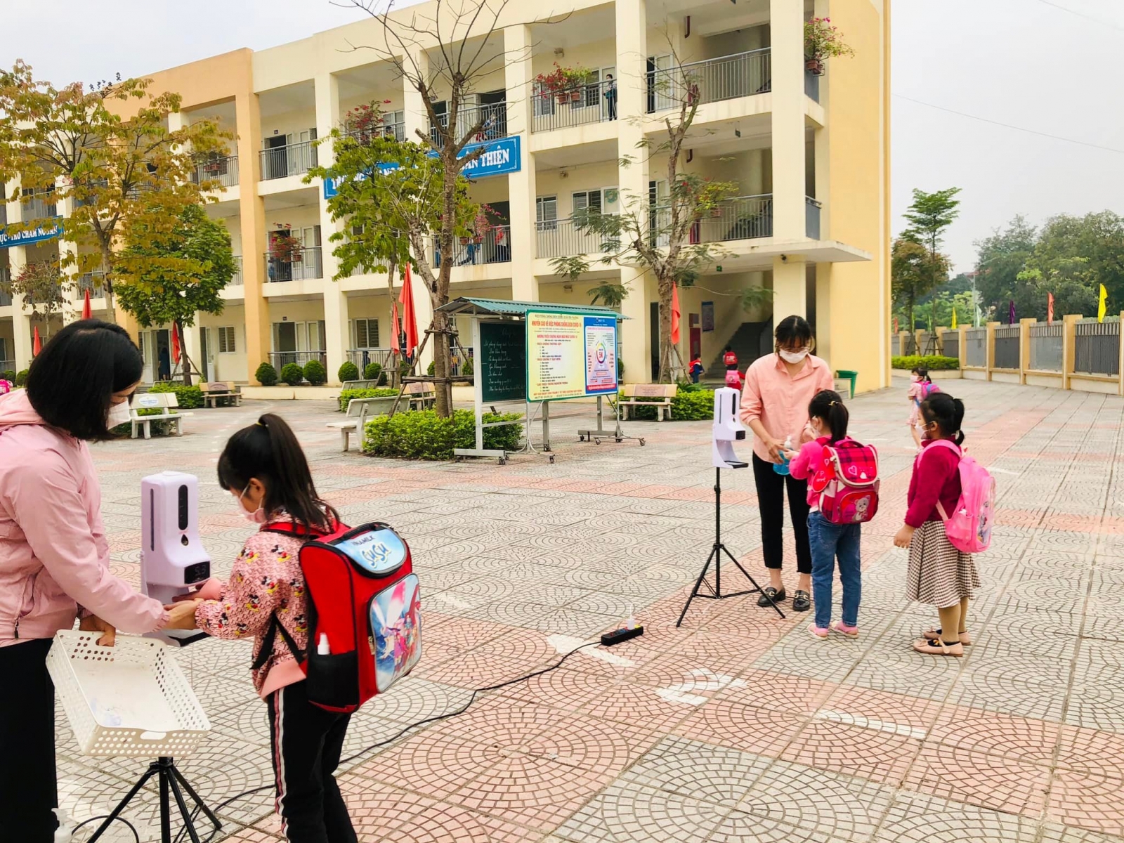 Hà Nội: Nhiều trường có tỷ lệ học sinh đi học trở lại đạt 100% - Ảnh minh hoạ 3