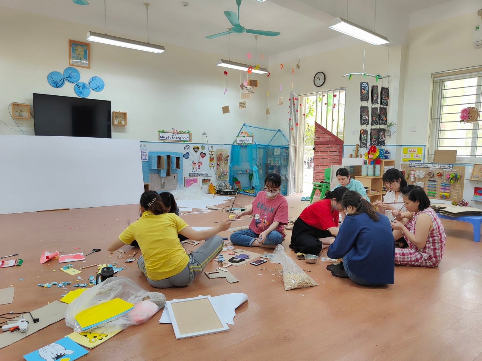 Hà Nội: Giáo viên được tập huấn kỹ các phương án khi đón trẻ đi học lại - Ảnh minh hoạ 12