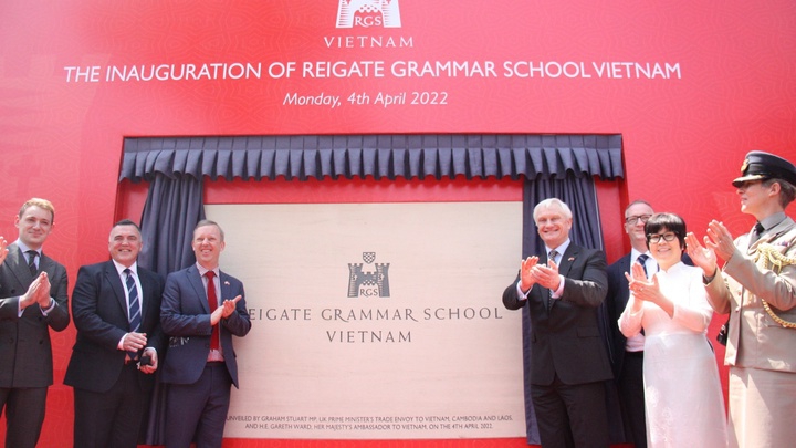Lễ gắn biển Trường Tiểu học, Trung học cơ sở và Trung học phổ thông Reigate Grammar Việt Nam