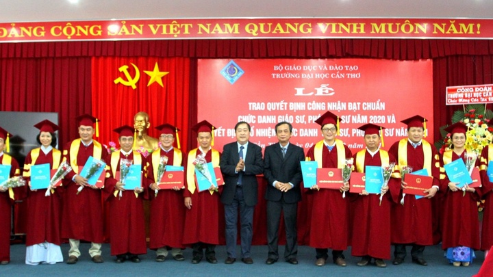 Trường Đại học Cần Thơ có thêm 14 Giáo sư và Phó giáo sư