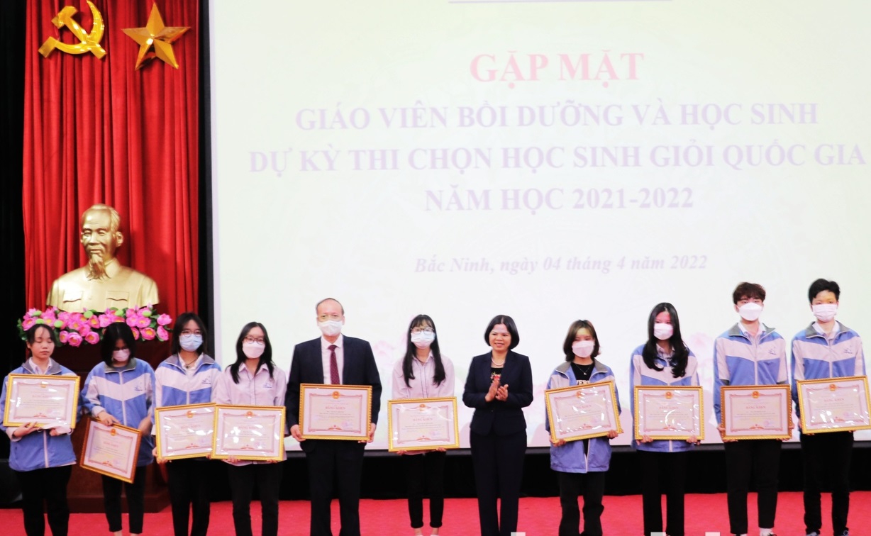 Bắc Ninh: Gặp mặt, biểu dương giáo viên bồi dưỡng và học sinh giỏi quốc gia - Ảnh minh hoạ 2