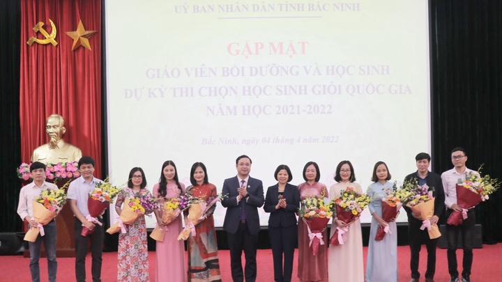 Bắc Ninh: Gặp mặt, biểu dương giáo viên bồi dưỡng và học sinh giỏi quốc gia