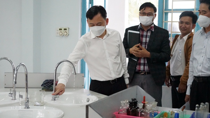 Đoàn công tác của Bộ GD&ĐT kiểm tra cơ sở vật chất trường học tại Thừa Thiên - Huế