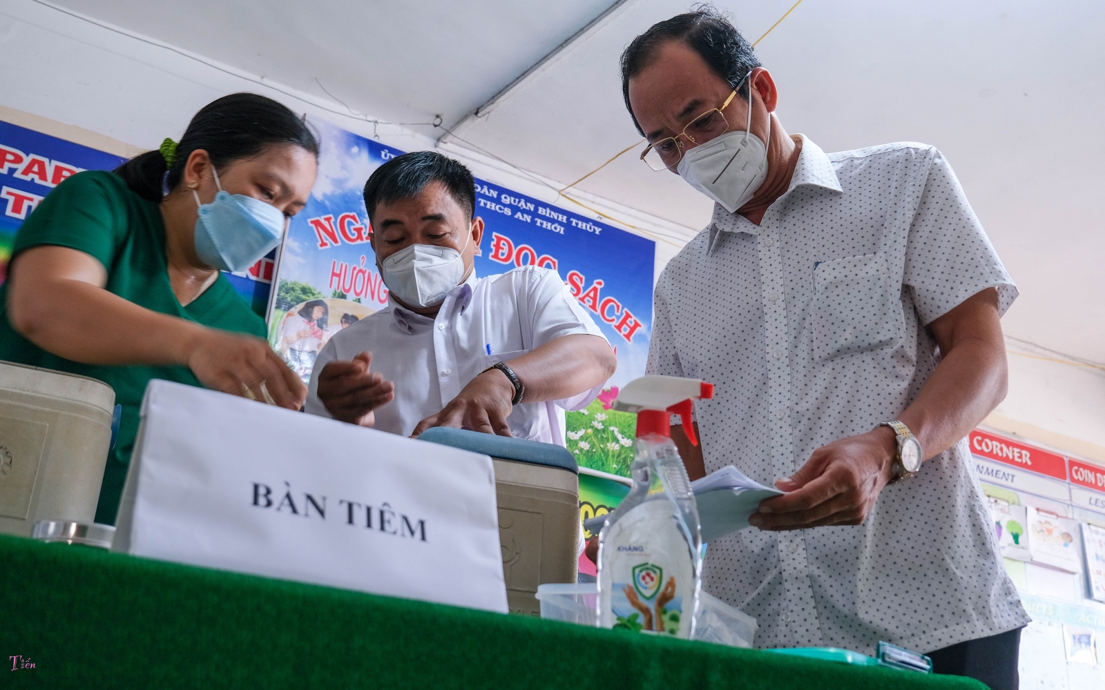 Lãnh đạo Thành phố Cần Thơ kiểm tra ngày đầu tiêm ngừa vắc xin cho trẻ dưới 12 tuổi - Ảnh minh hoạ 2