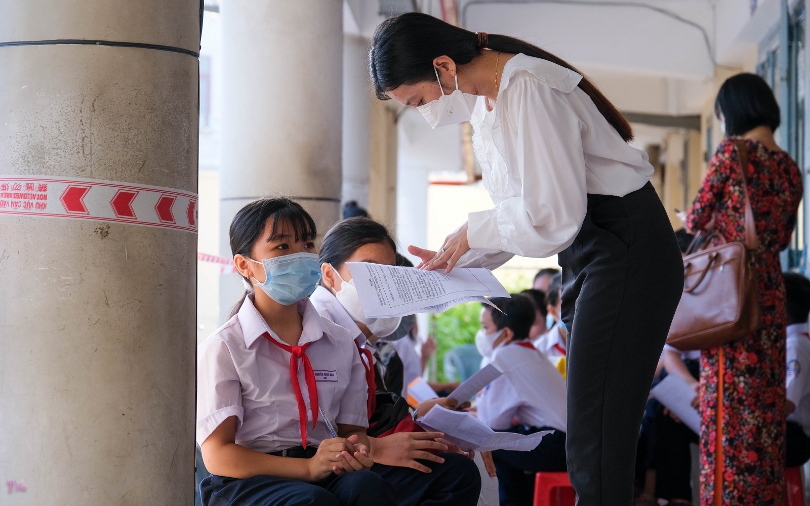 Lãnh đạo Thành phố Cần Thơ kiểm tra ngày đầu tiêm ngừa vắc xin cho trẻ dưới 12 tuổi - Ảnh minh hoạ 3