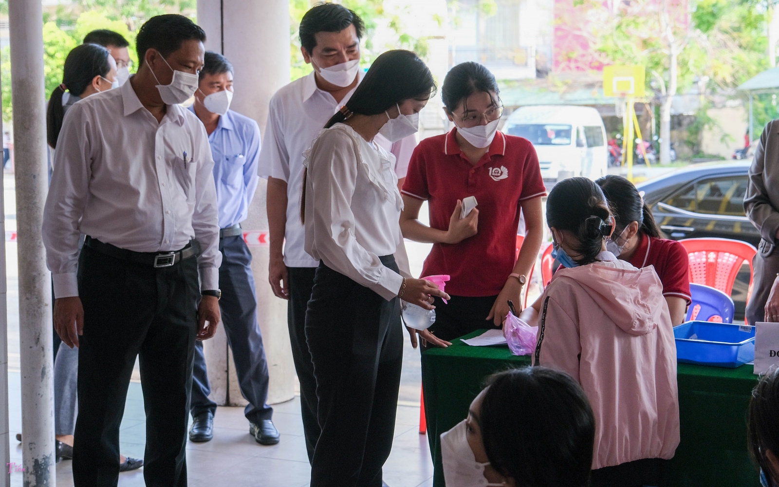 Lãnh đạo Thành phố Cần Thơ kiểm tra ngày đầu tiêm ngừa vắc xin cho trẻ dưới 12 tuổi - Ảnh minh hoạ 4