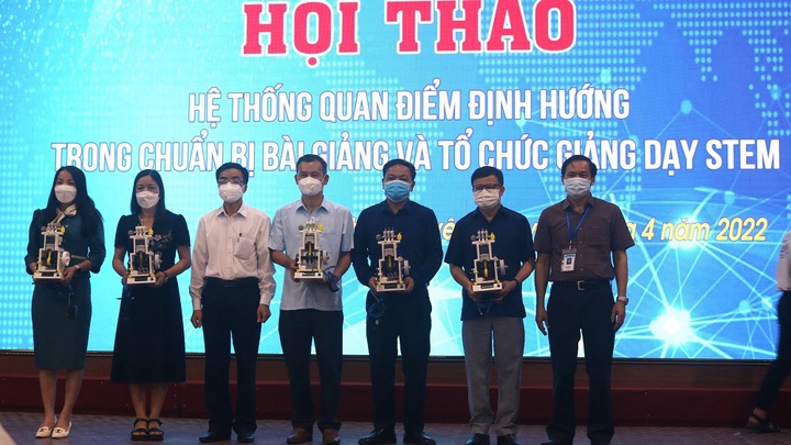 Trường Đại học Kỹ thuật Công nghiệp hỗ trợ các trường THPT trong dạy và học STEM