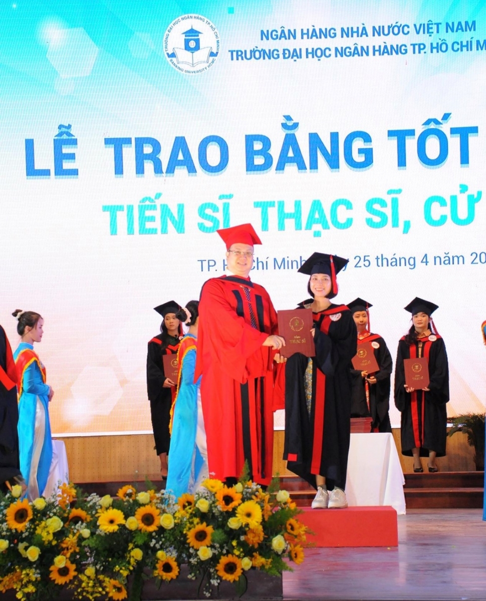 Trường ĐH Ngân hàng TP.HCM lần đầu tiên xét tuyển các chương trình Thạc sĩ - Ảnh minh hoạ 3