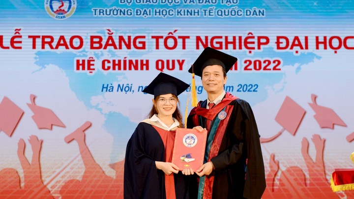 Trường Đại học Kinh tế Quốc dân trao bằng tốt nghiệp cho 3.841 tân cử nhân