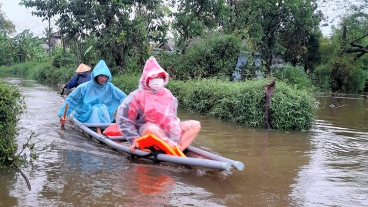 Bộ Giáo dục và Đào tạo chỉ đạo ngành Giáo dục miền Trung khắc phục hậu quả mưa lũ bất thường