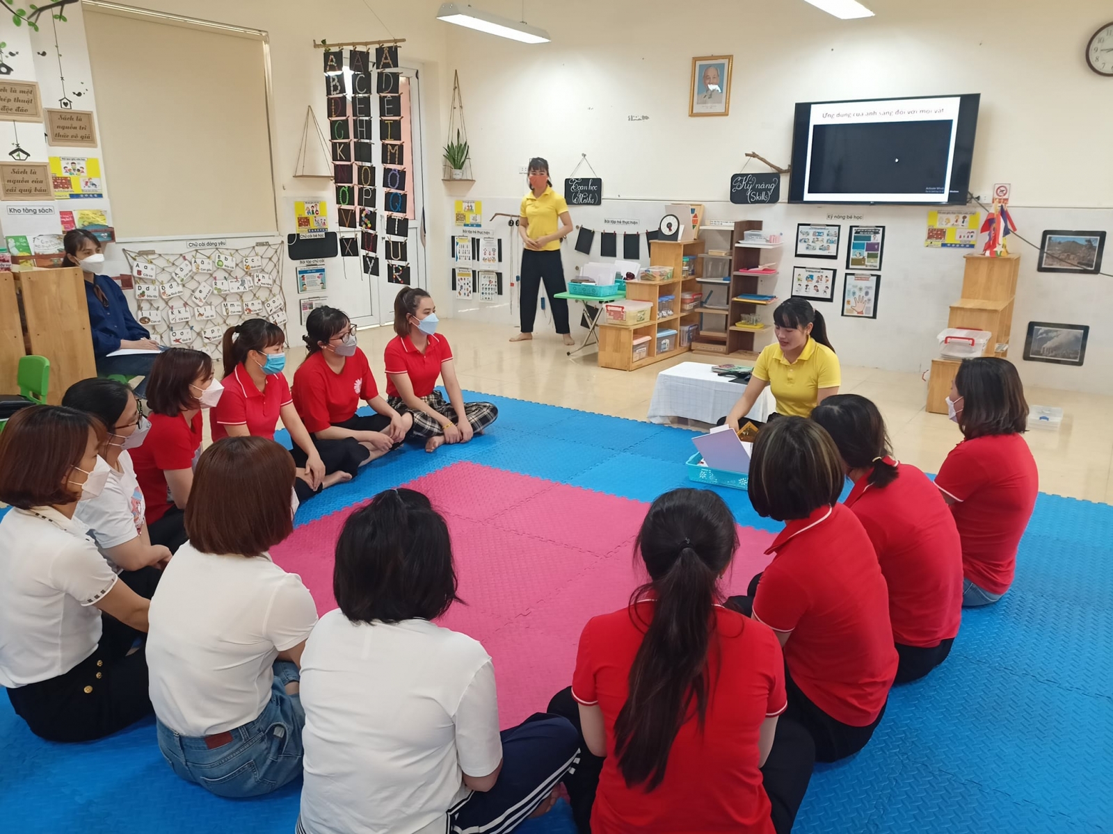 Hà Nội: Giáo viên được tập huấn kỹ các phương án khi đón trẻ đi học lại - Ảnh minh hoạ 13