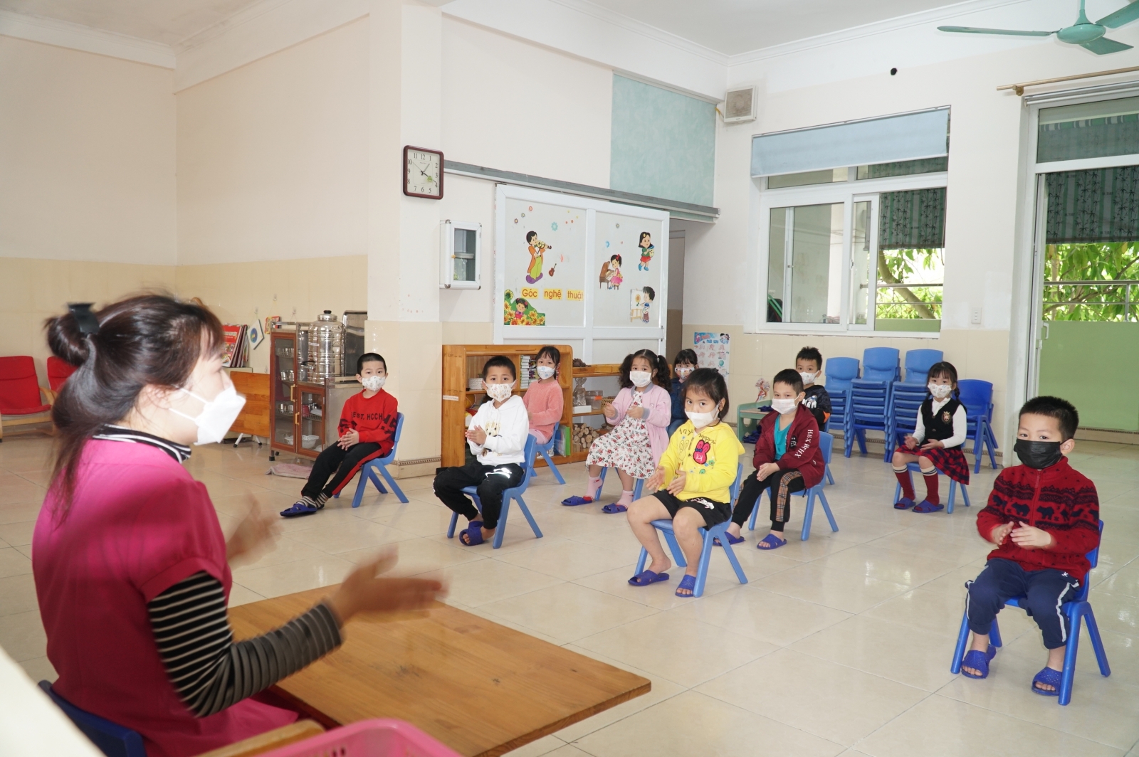 Nghệ An: Cô giáo mầm non vui mừng, xúc động đón trở lại trường - Ảnh minh hoạ 3