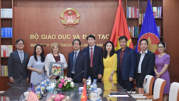 Bộ trưởng Nguyễn Kim Sơn tiếp Giám đốc quốc gia USAID tại Việt Nam