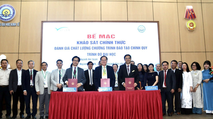 Đại học Kinh tế - ĐH Huế: Hoàn thành khảo sát đánh giá ngoài chương trình đào tạo