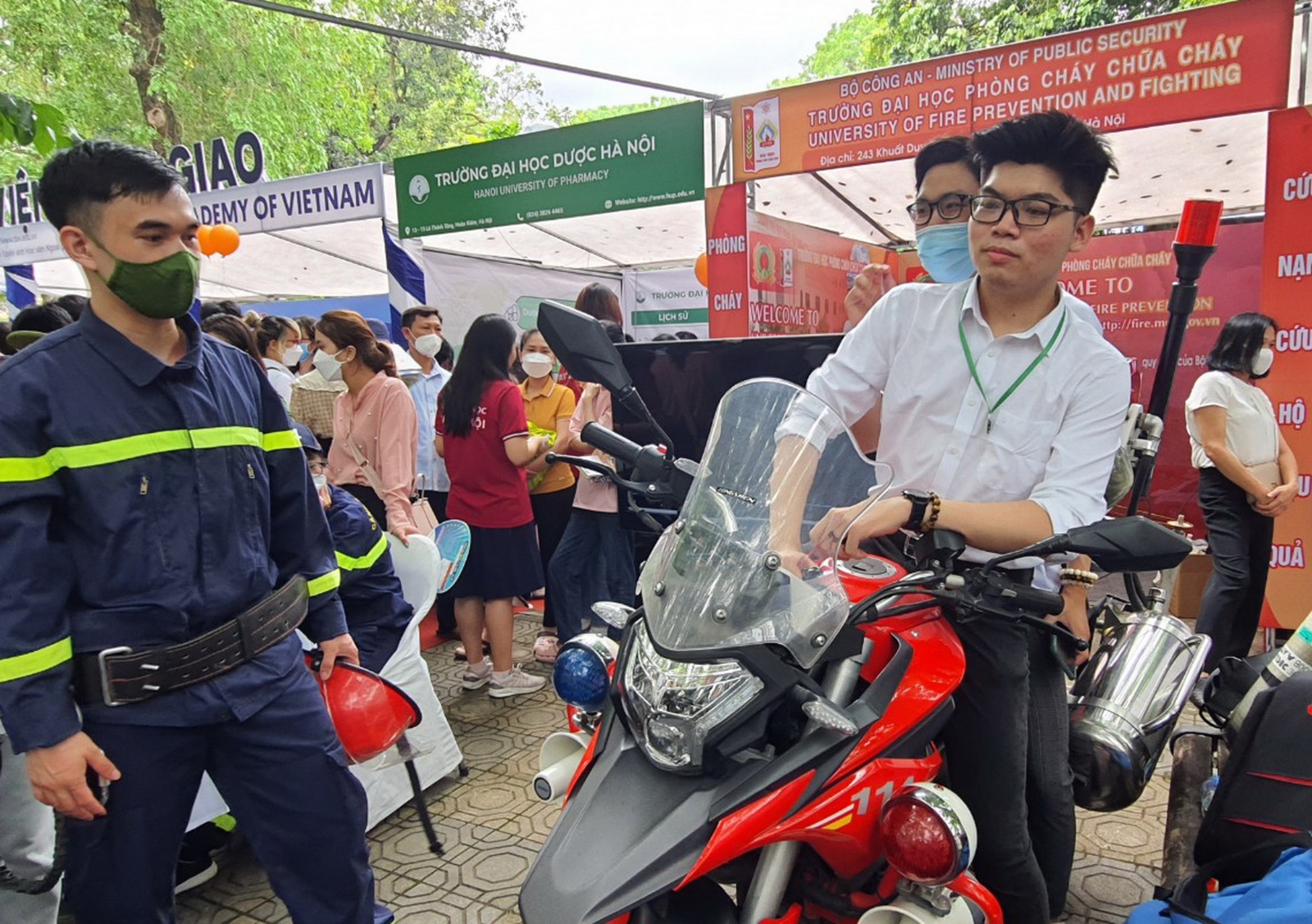 Trải nghiệm mô hình độc đáo tại ngày hội tư vấn tuyển sinh, hướng nghiệp - Ảnh minh hoạ 3