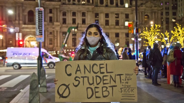 Sinh viên phương Tây "nợ như Chúa Chổm"