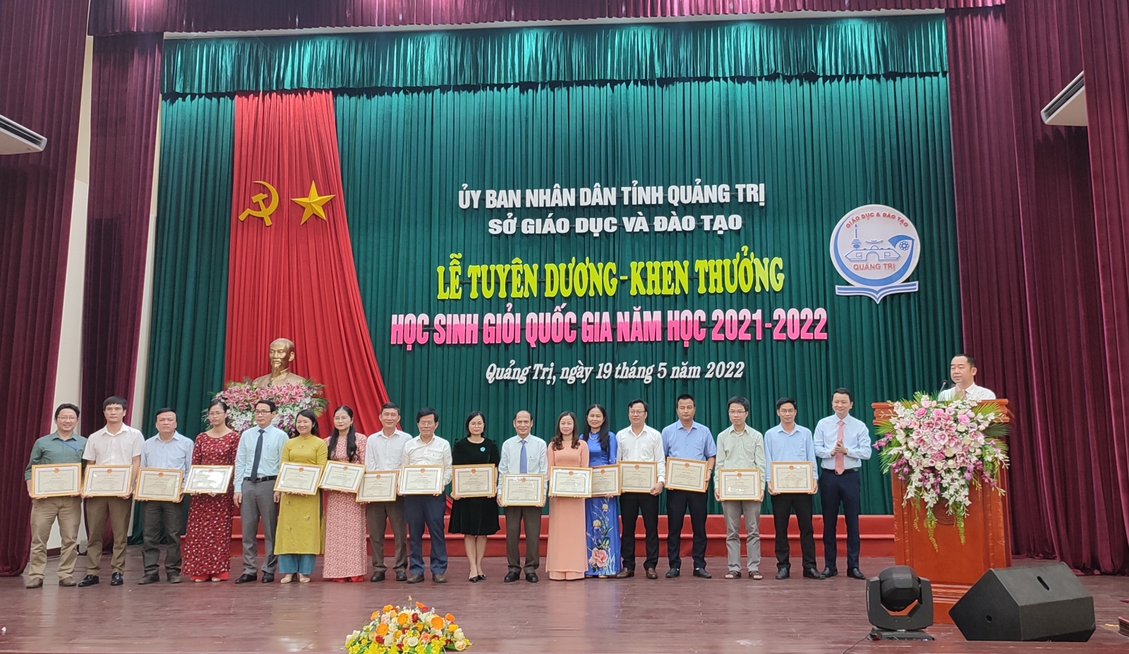 Quảng Trị tuyên dương, khen thưởng giáo viên, học sinh có thành tích xuất sắc - Ảnh minh hoạ 5