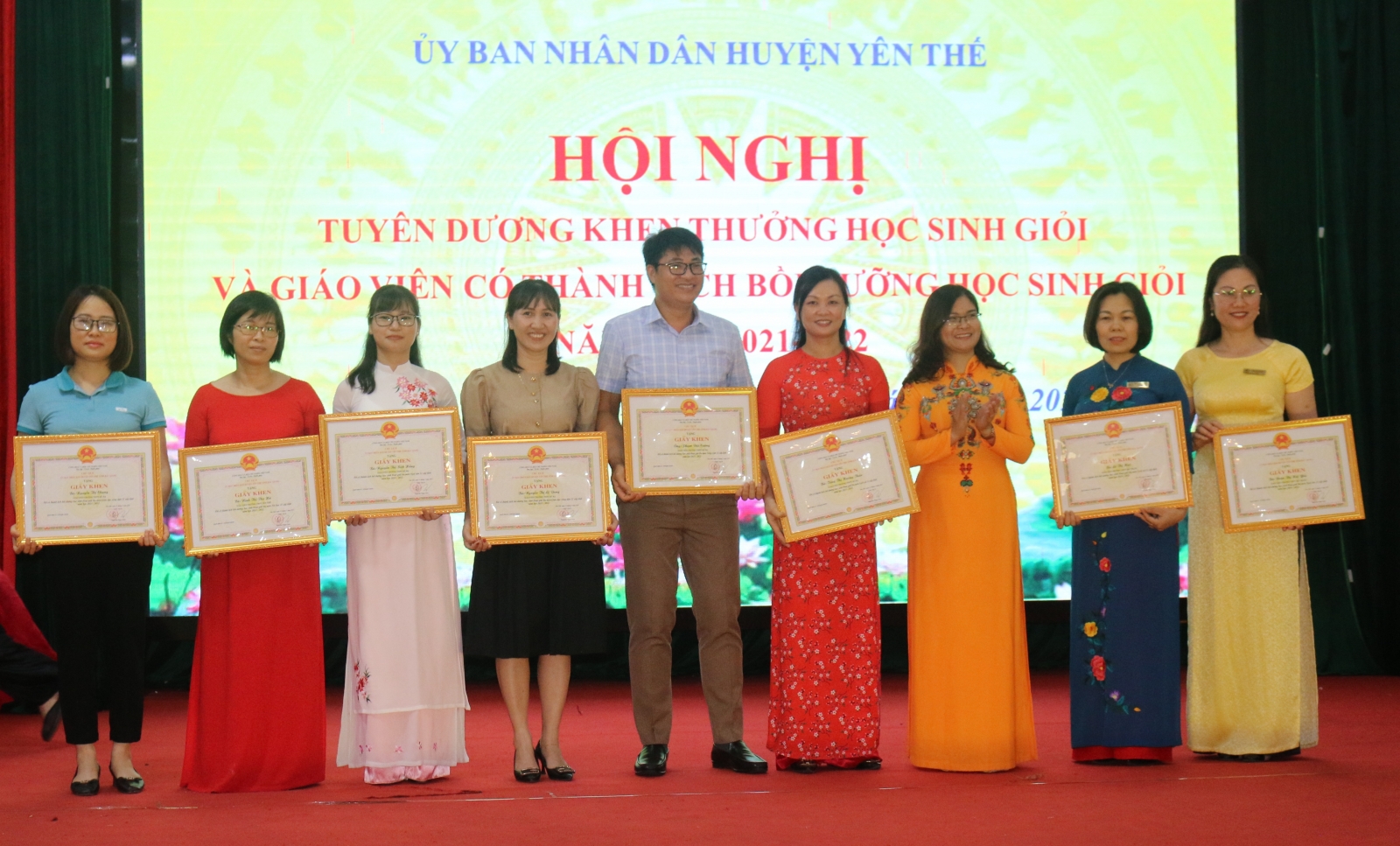 Huyện Yên Thế (Bắc Giang) khen thưởng giáo viên và học sinh giỏi - Ảnh minh hoạ 2