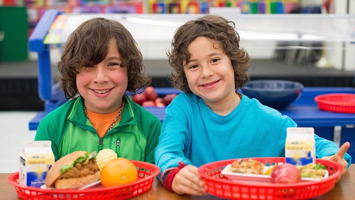 Bữa trưa học đường: Bài học về sức khỏe dinh dưỡng