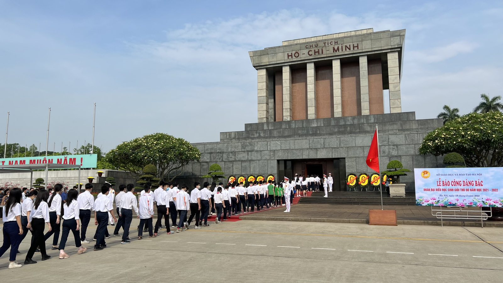 Đoàn học sinh Thủ đô báo công dâng Bác - Ảnh minh hoạ 2