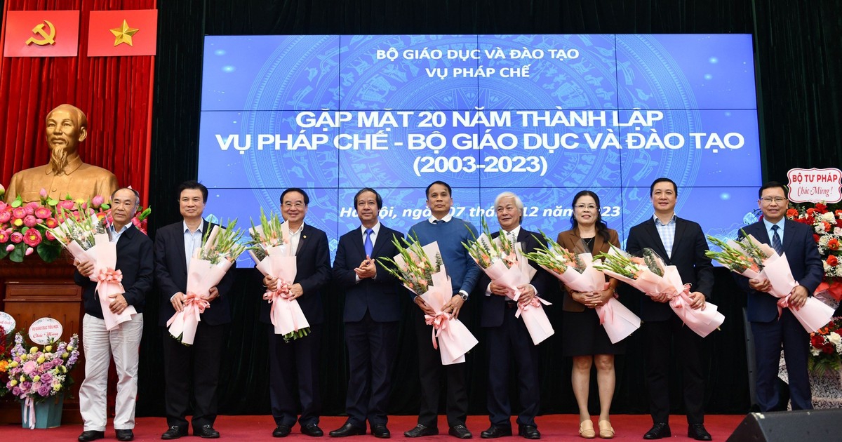 Bộ trưởng Nguyễn Kim Sơn chúc mừng 20 năm thành lập Vụ Pháp chế