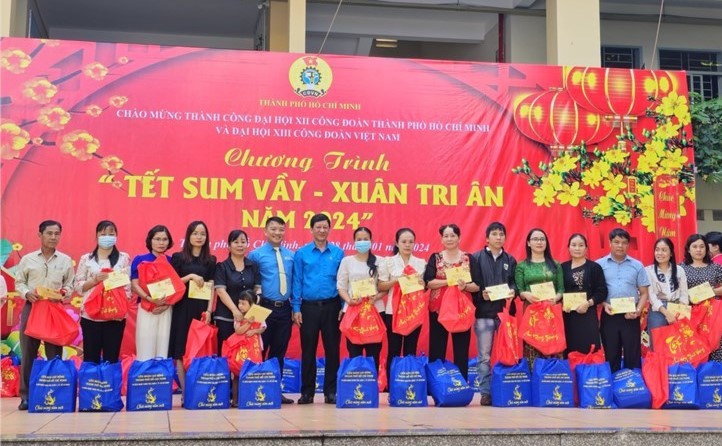 Một trường học tại TPHCM thưởng Tết giáo viên lên đến 150 triệu đồng