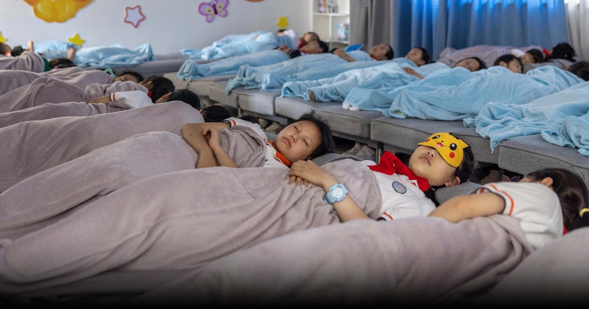 Trung Quốc yêu cầu bảo đảm cho học sinh… ngủ nằm