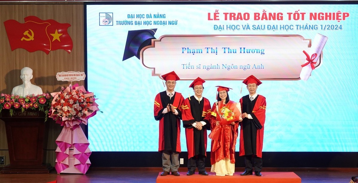 Trường ĐH Ngoại ngữ Đà Nẵng trao bằng tốt nghiệp cho gần 480 sinh viên, học viên