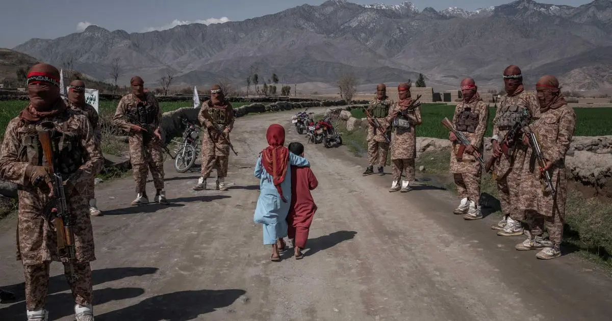 Afghanistan &apos;đảo ngược&apos; chính sách với phụ nữ