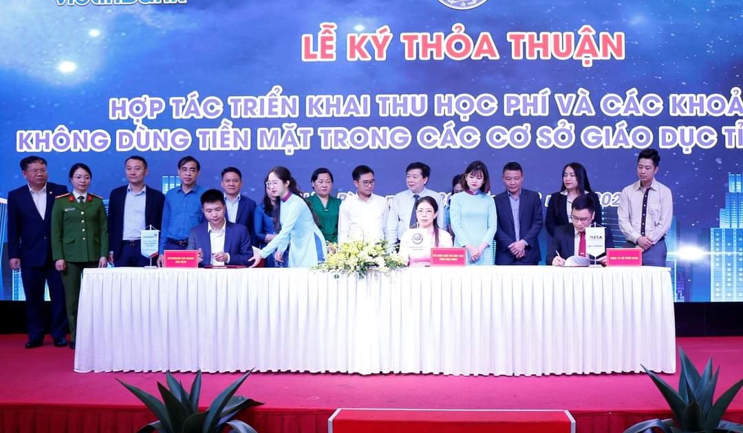 Ngành giáo dục Hoà Bình ký kết triển khai thu học phí không dùng tiền mặt