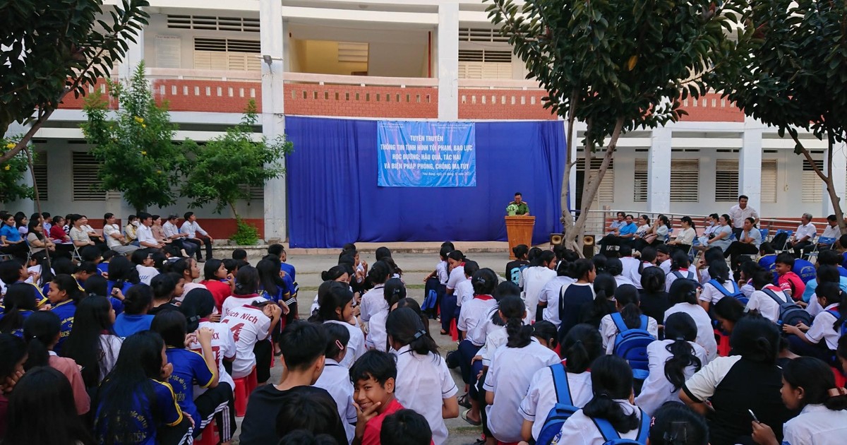 Phòng chống bạo lực học đường: &apos;Một cây làm chẳng nên non&apos;