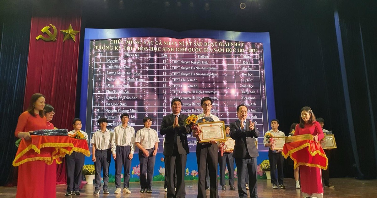 Hà Nội tuyên dương khen thưởng 184 học sinh giỏi quốc gia