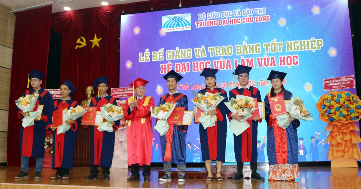 Hơn 190 SV hệ vừa làm vừa học Trường ĐH Cửu Long nhận bằng tốt nghiệp