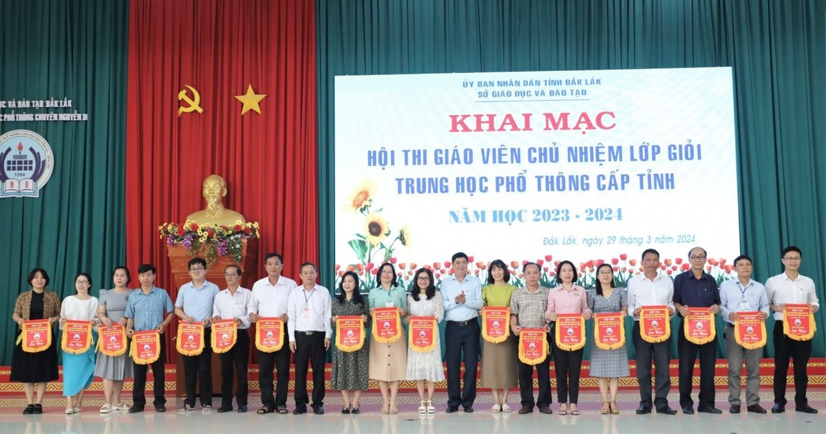 Gần 200 giáo viên THPT dự Hội thi giáo viên chủ nhiệm lớp giỏi tỉnh Đắk Lắk