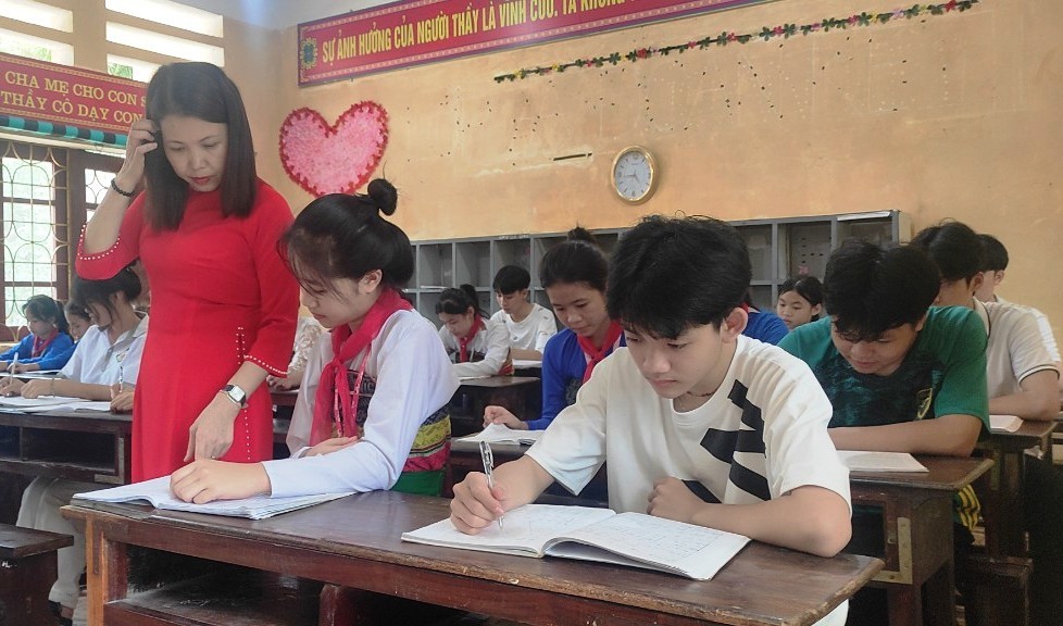 Gấp rút ôn thi vào lớp 10 ở Trường dân tộc nội trú vùng biên Thanh Hóa