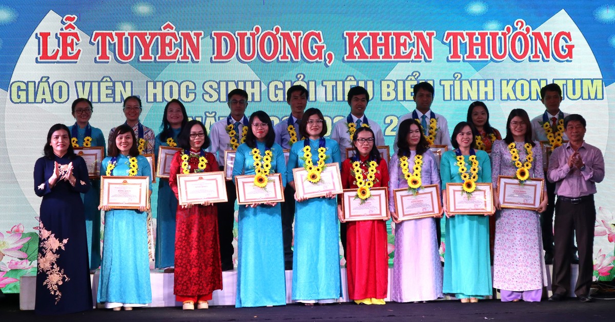 Kon Tum: Tuyên dương, khen thưởng 352 giáo viên và học sinh tiêu biểu