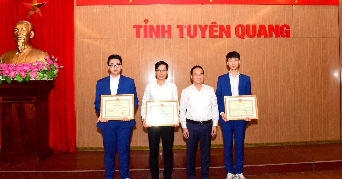 Tuyên Quang dành hơn nửa tỷ đồng cho nhóm học sinh đi thi quốc tế