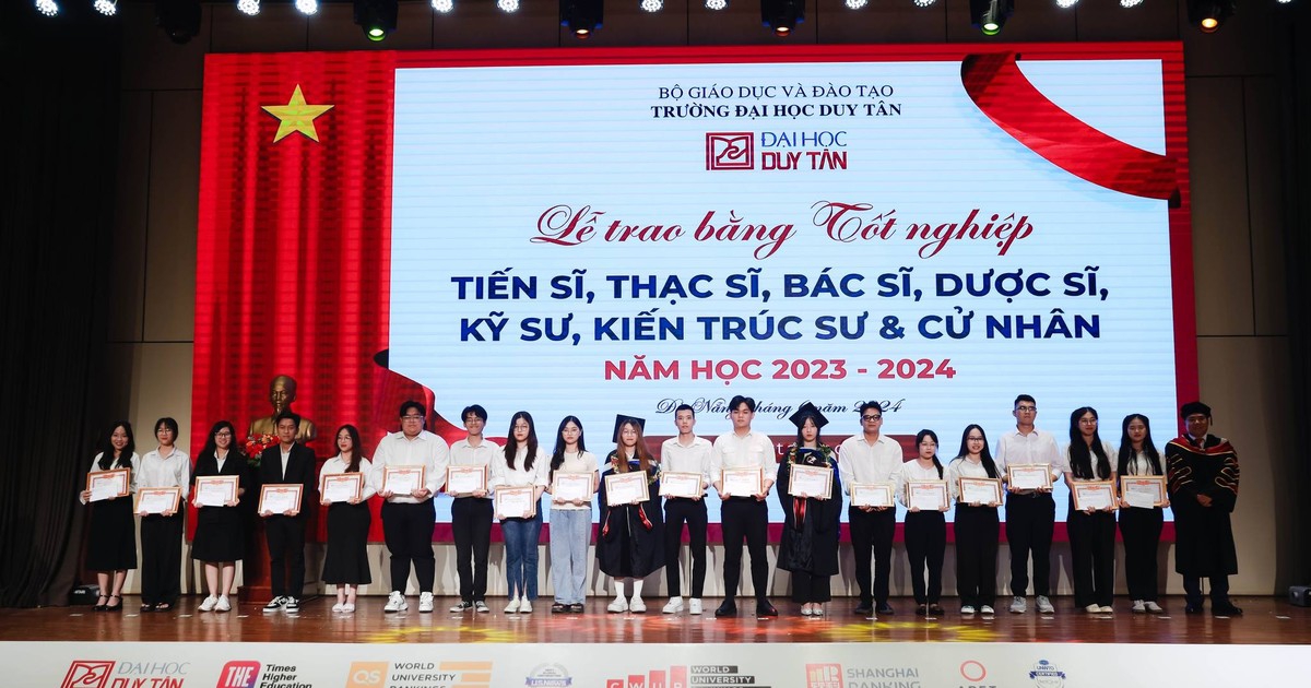 Trường Đại học Duy Tân trao bằng tốt nghiệp cho hàng nghìn sinh viên